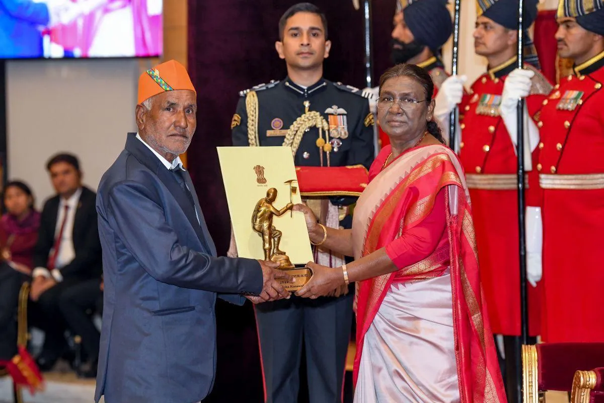Savita Kanswal award received by father